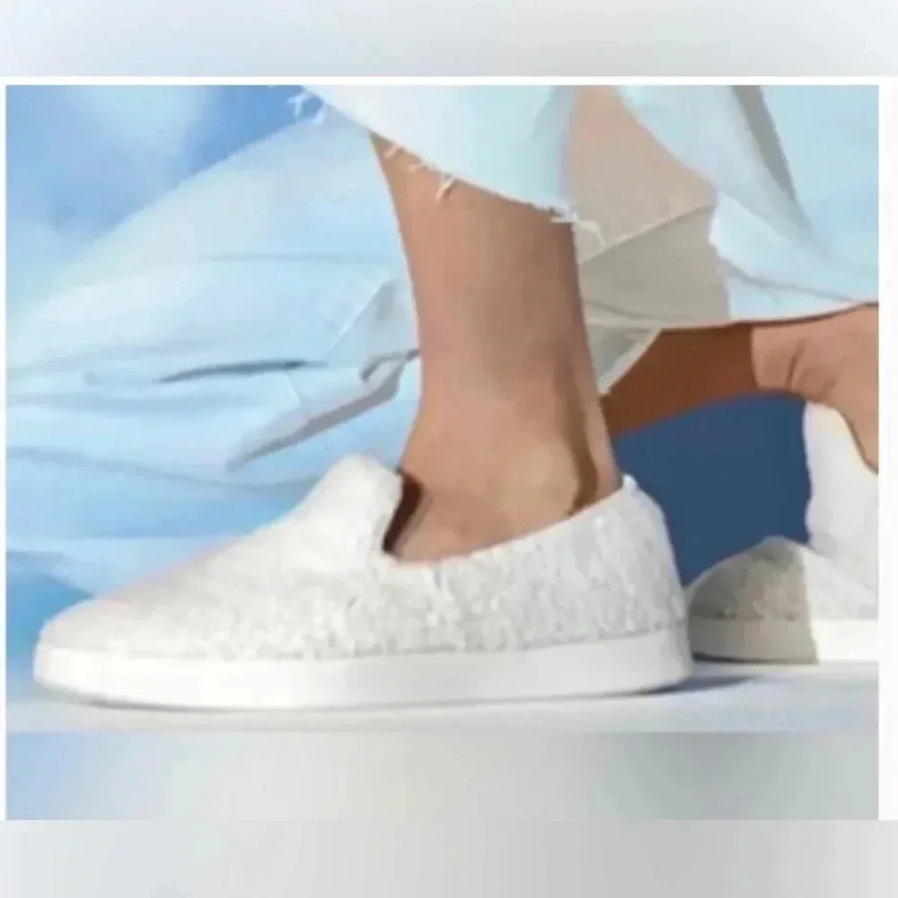 Woman ALLBIRDS white Fluff Merino Wool Sherpa Slip On Lounge Flat Sneakers Sz 10